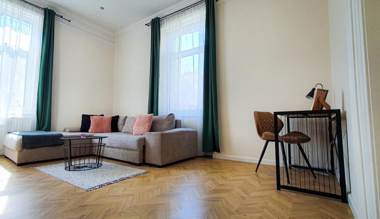 Smaragd Apartman Győr Esterno foto