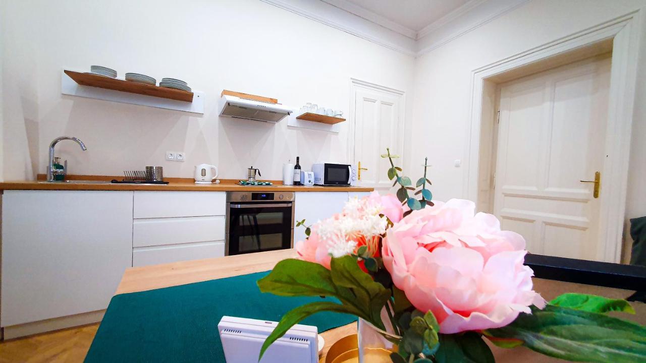 Smaragd Apartman Győr Esterno foto